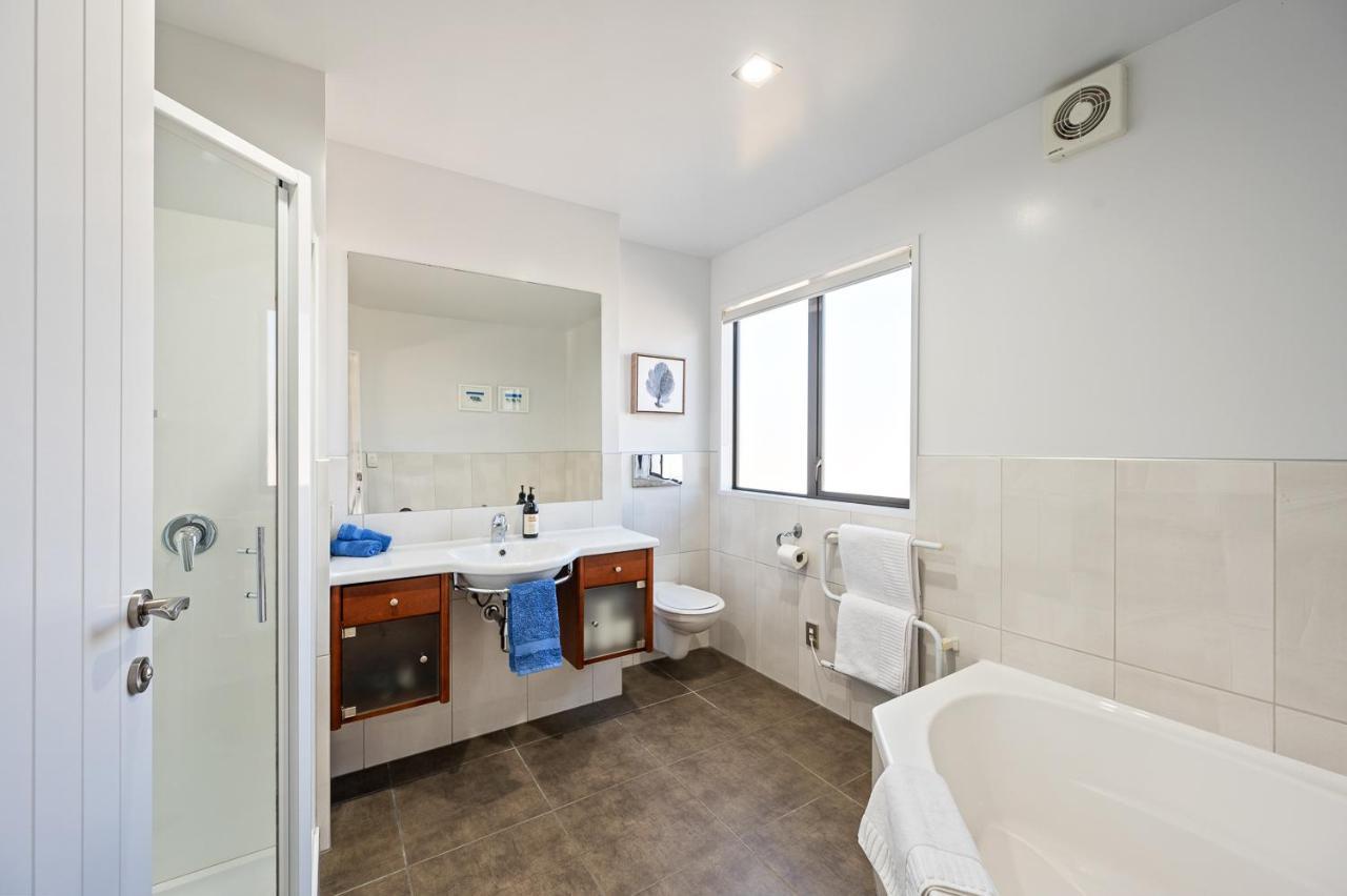 Ironside Lakeview Townhouse Wanaka Buitenkant foto