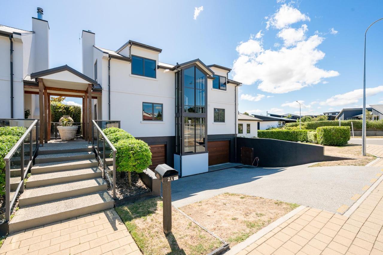 Ironside Lakeview Townhouse Wanaka Buitenkant foto
