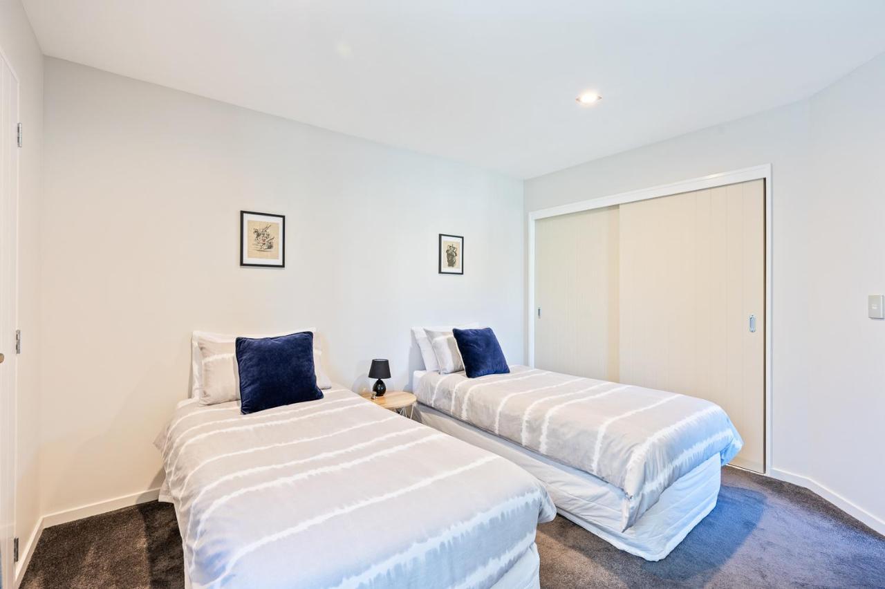 Ironside Lakeview Townhouse Wanaka Buitenkant foto