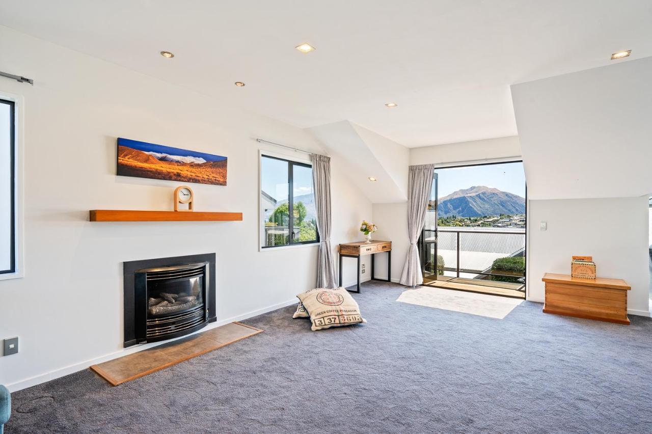 Ironside Lakeview Townhouse Wanaka Buitenkant foto